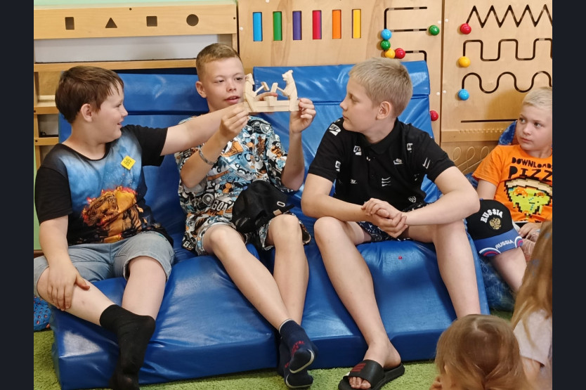 Познавательная программа «Народные промыслы России». КЦСОН Октябрьского района.